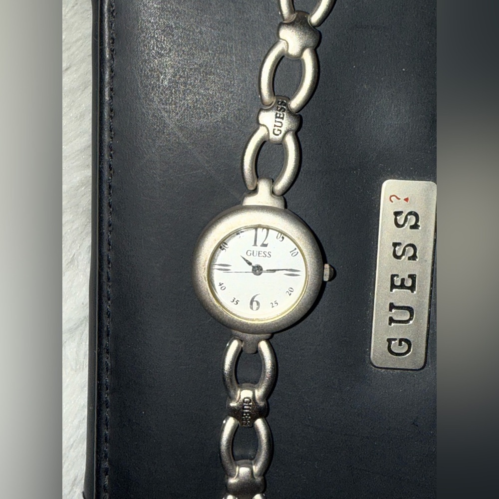 90’s Woman’s Guess bracelet Wrist Watch round face